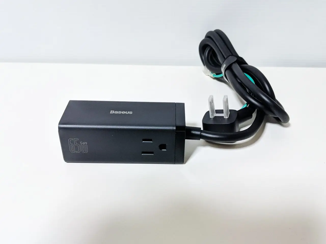 BaseusPowerCombo65W2AC2U2C_003