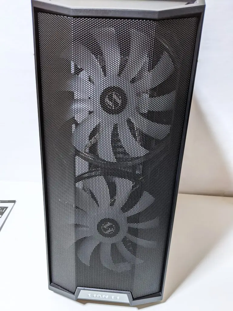 LANCOOL-215X-Review07