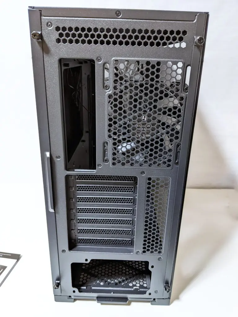 LANCOOL-215X-Review08