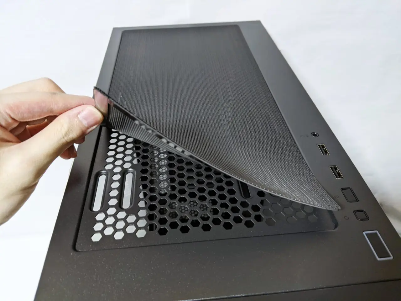 LANCOOL-215X-Review14